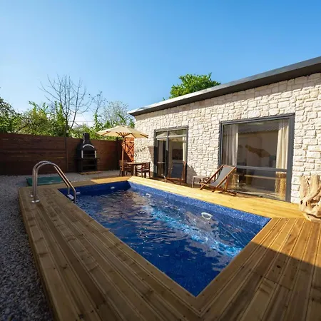 Monk Living Space Hotel