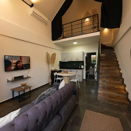 Monk Living Space Hotel *