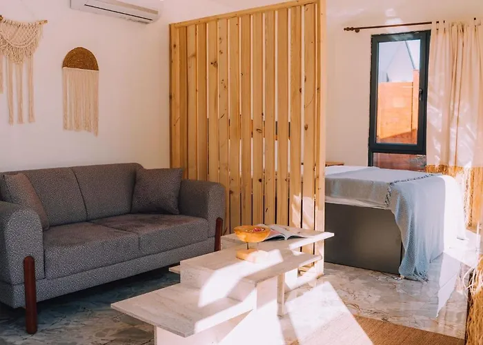 Monk Living Space 호텔 *